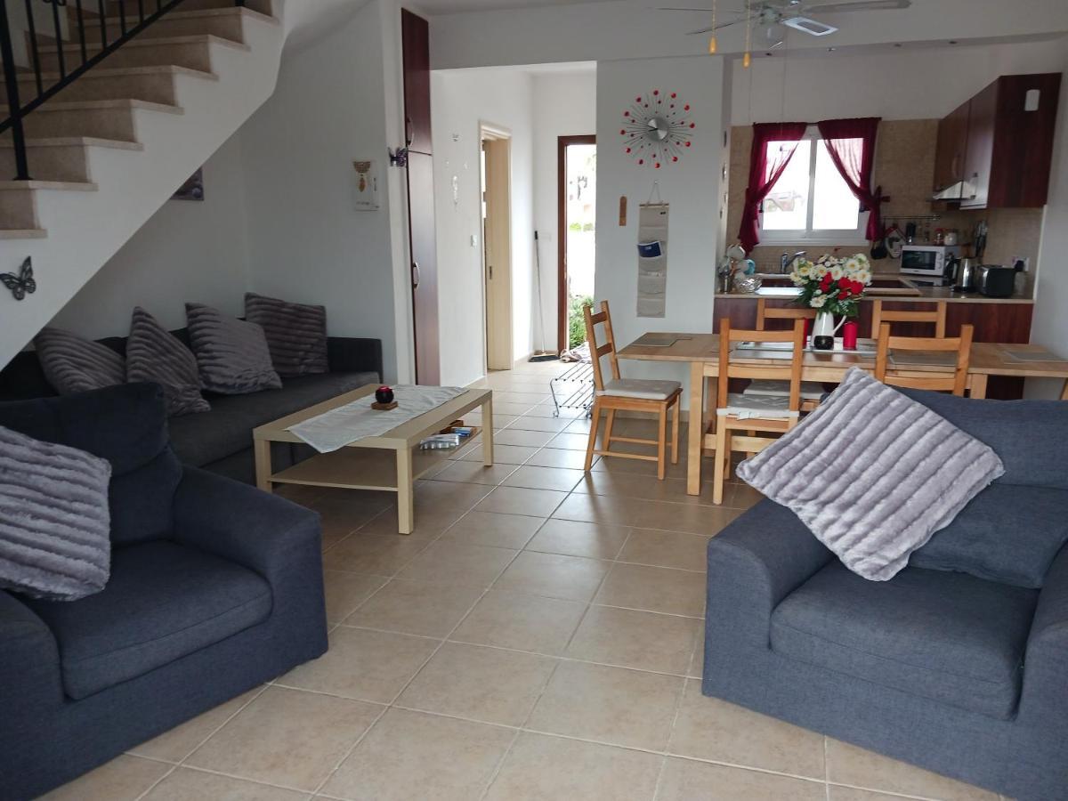 Beautiful 2-Bed House In Mandria Paphos Villa Exteriör bild