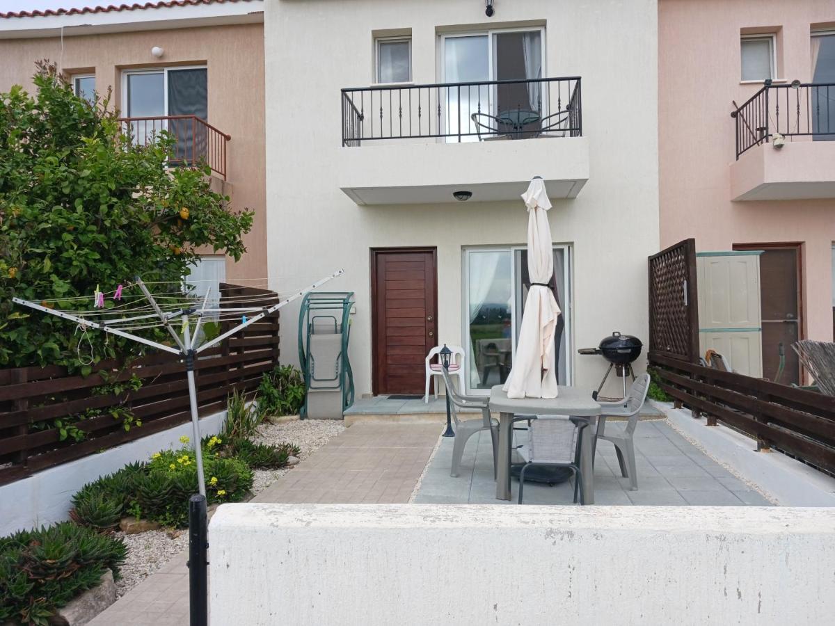 Beautiful 2-Bed House In Mandria Paphos Villa Exteriör bild