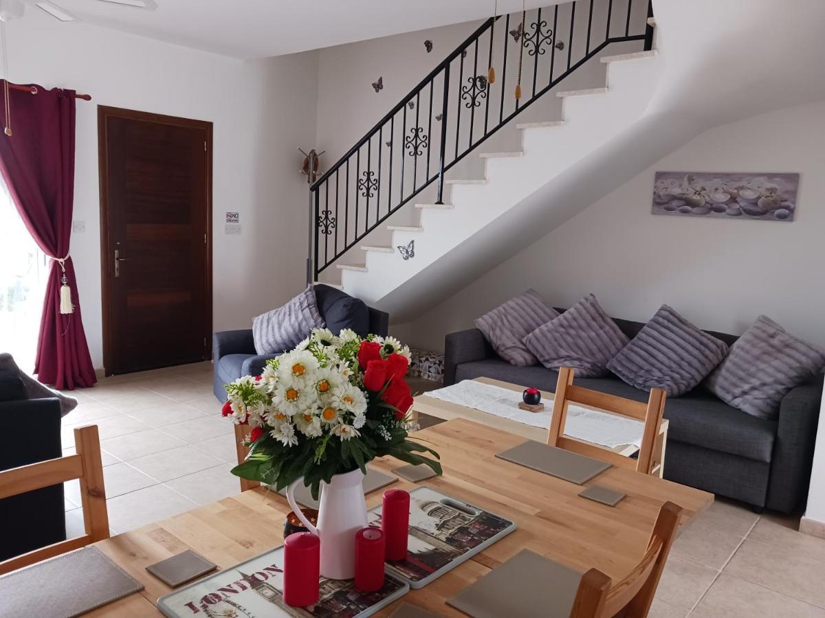 Beautiful 2-Bed House In Mandria Paphos Villa Exteriör bild